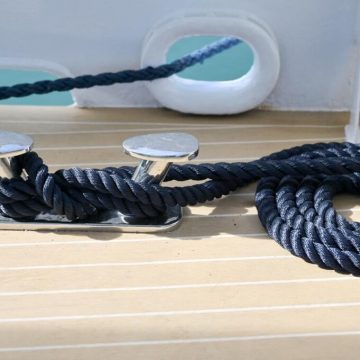 Noleggio yacht con equipaggio e skipper